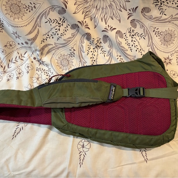 Patagonia Atom 8L Sling Backpack - Picture 3 of 5